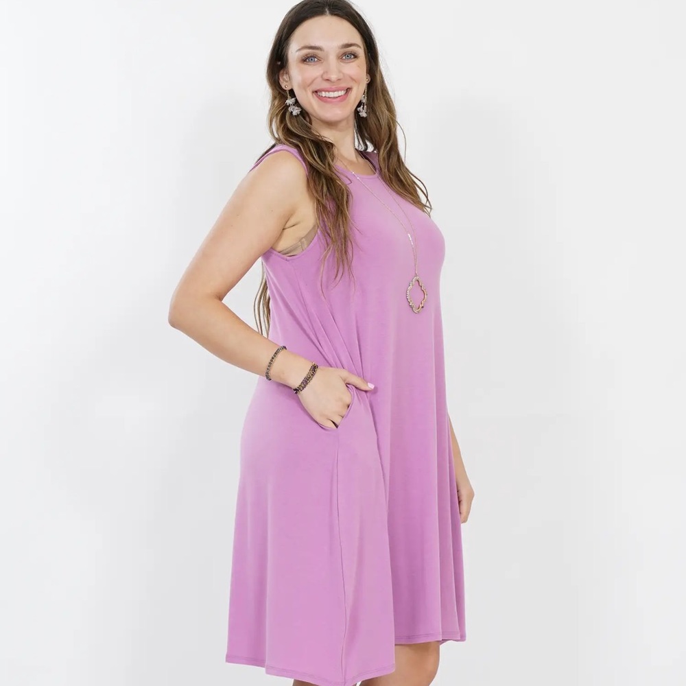 PLUS size signature side-pocket dress.